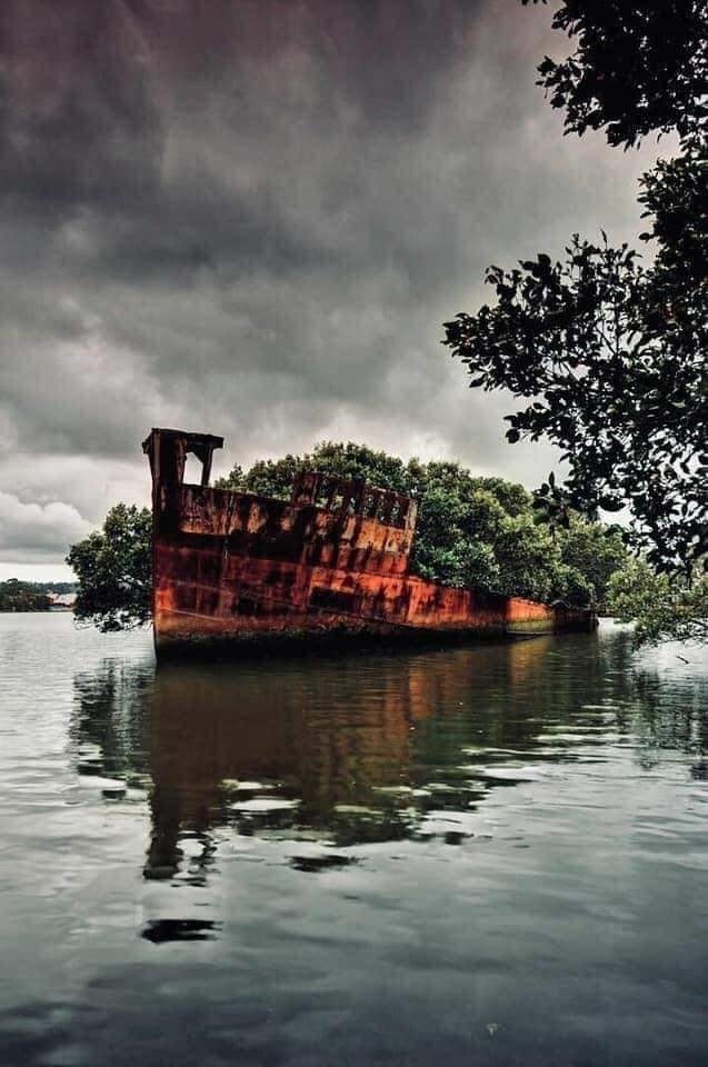 no-use-boat-on-sea